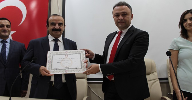 Ak Pari Hakkari Milletvekili Dinç Mazbatasını aldı