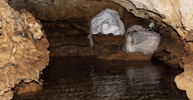 Şemdinli'deki bu mağara, buzdolabı olarak kullanılıyor