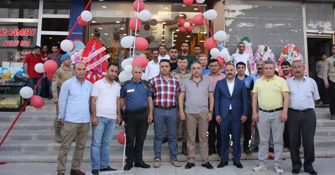 Hakkari’de “Akaroğlu Baklava” hizmete açıldı