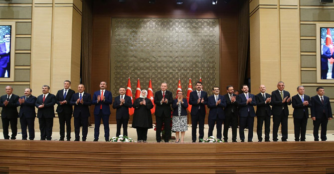 Cumhurbaşkanı yardımcısı ve bakanlar açıklandı