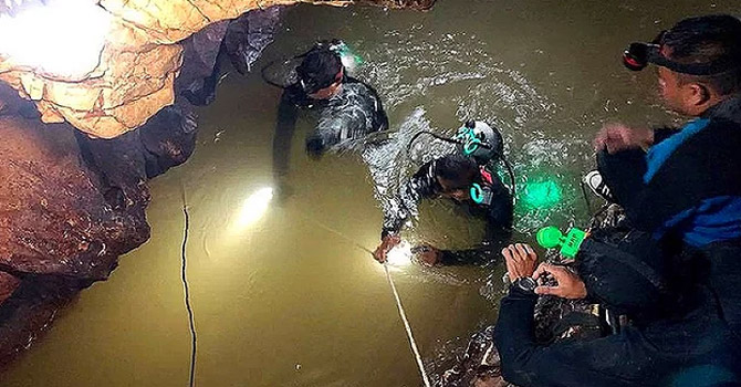 Mağarada 20 gündür mahsur kalan çocuklar kurtarıldı