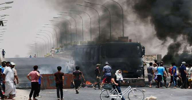 Irak'ta gösteriler büyüdü: Başkentte internet kesildi