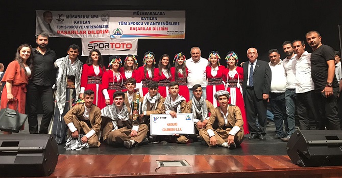 Hakkari halk oyunları ekibi Türkiye ikinci oldu