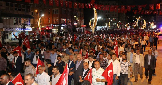 Hakkari'de '15 Temmuz' anma yürüyüşü düzenlendi