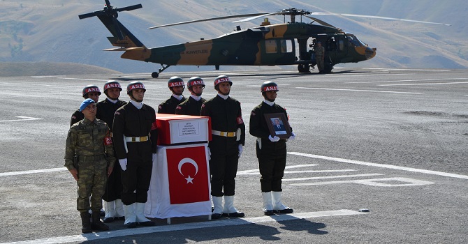 Şehit Güvenlik Korucusu İçin Hakkari'de Tören