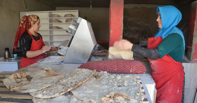 Yüksekova'da pişirip batıya gönderiyorlar!