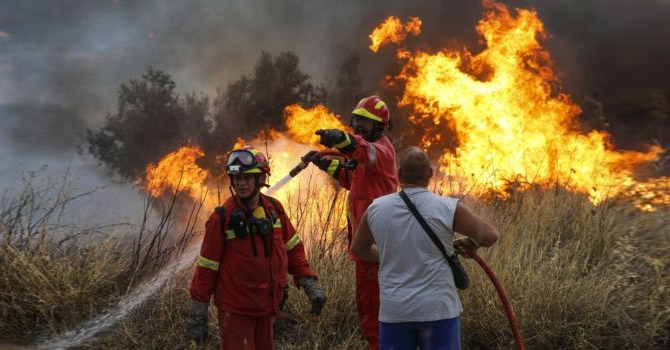 Yunanistan'da orman yangını: En az 75 ölü