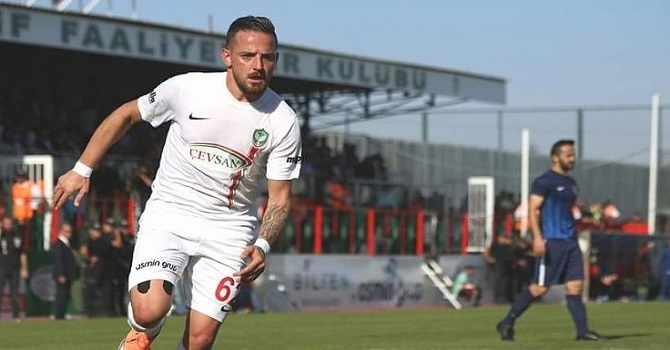 Deniz Naki'den Mesut Özil'e sorular: Seni yerli ve milli görenler, beni neden terörist gördüler?