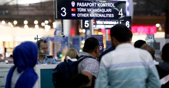 Belediye başkanlarına yurt dışına çıkış şartı kaldırıldı