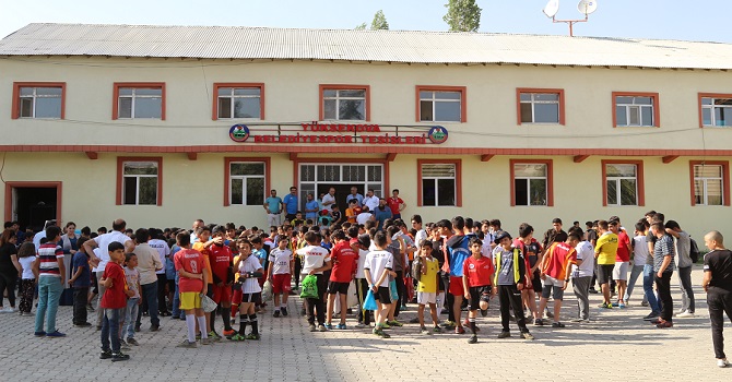 Yüksekova Belediye spor Futbol yaz okulu açtı
