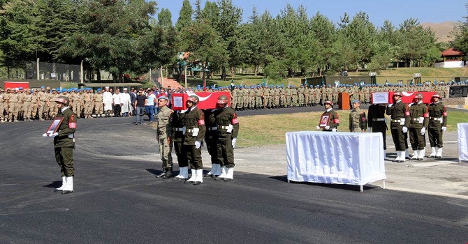 Yüksekova'daki patlamada hayatını kaybeden Anne ile Bebeği İçin Tören Düzenlendi