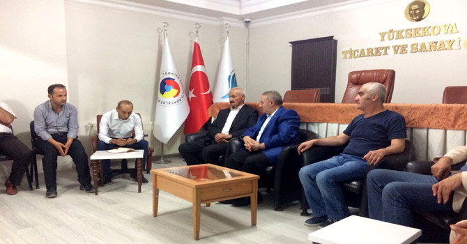 HDP’li vekil Dede Yüksekova’daki STK’ları ziyaret etti