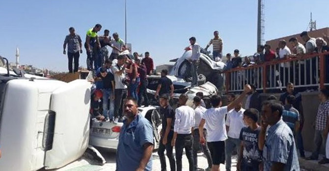 Freni boşalan tır dehşet saçtı