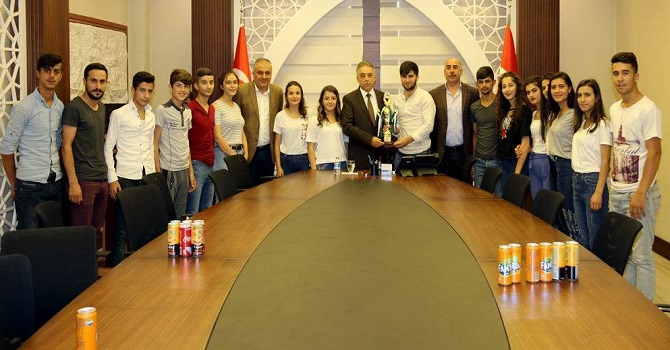 Çölemerik Spor Kulübü Halk Oyunları Ekibi Vali Toprak'ı ziyaret etti