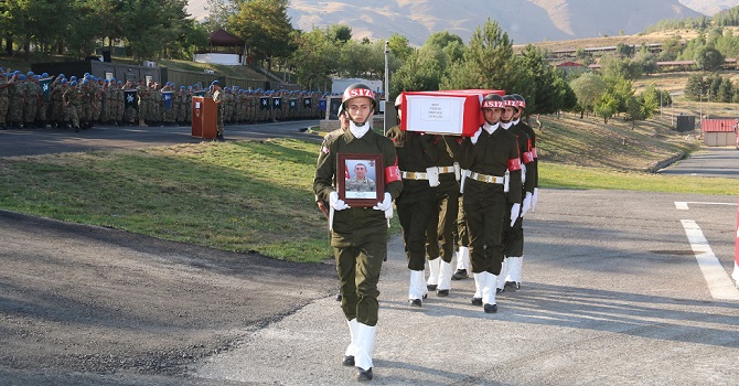 Hakkari'de şehit asker için tören düzenlendi