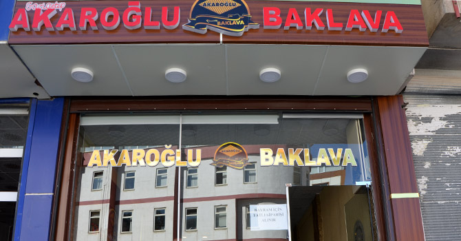 Akaroğlu Baklava Bayram siparişlerinizi alıyor!