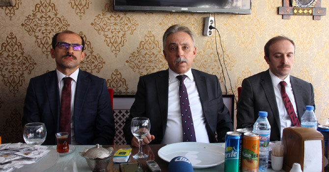 Vali Toprak, Çukurca muhtarları ile bir araya geldi