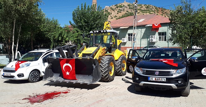 Çukurca belediyesine 3 tane yeni araç hibe edildi