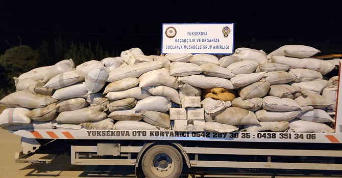 Hakkari'de 34 bin 468 paket sigara, 7 ton 20 kilogram çay ve şeker ele geçirildi