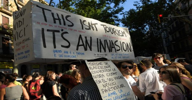 İspanya'da turistlere 'Otelinizin balkonundan atlayın' çağrısı