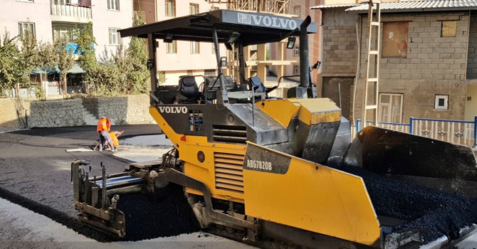 Hakkari Yeni Mahallede asfalt çalışmaları!