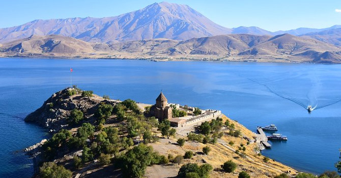 Akdamar Kilisesi'nde 3 yıl aradan sonra ayin