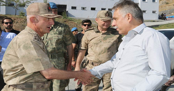 Korgeneral Karataş'tan Vali Toprak'a veda ziyareti