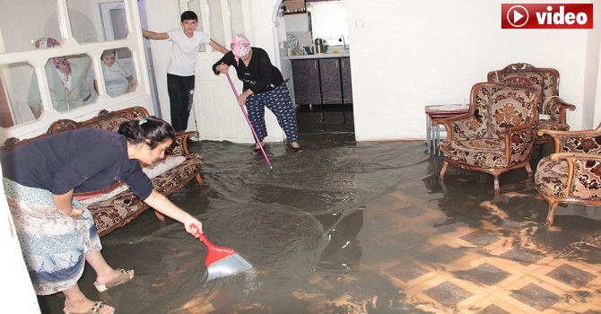 Hakkari'de evleri lağım suyu bastı