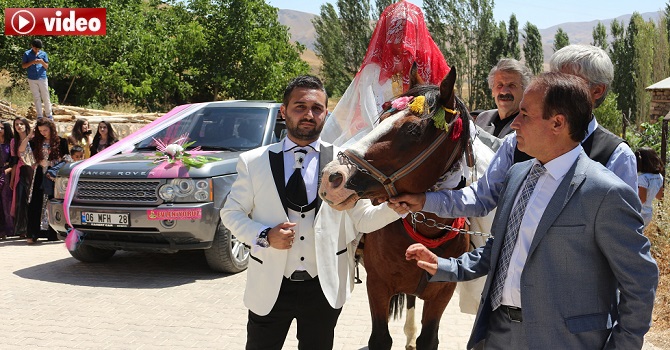 Hakkarili Gelin, Lüks Araç Yerine Ata Bindi