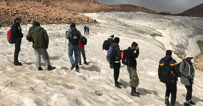 Van Gölü için tırmanmışlardı! İngiliz uçağını buldular…