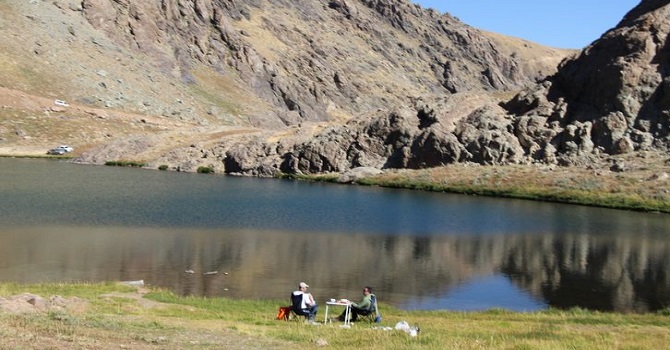 4 bin 130 rakımlı Cilo sat dağlarında kahvaltı keyfi