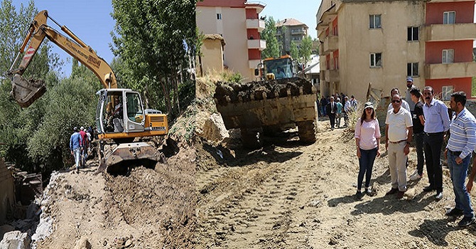 Yüksekova'da yol Genişletme Çalışması