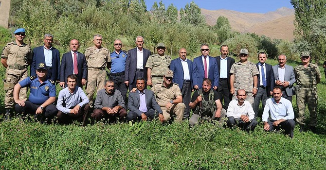 Hakkari'de o köye 60 yıl sonra Vali ziyareti