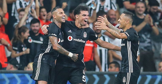 Beşiktaş UEFA Avrupa Ligi'nde gruplara kaldı..
