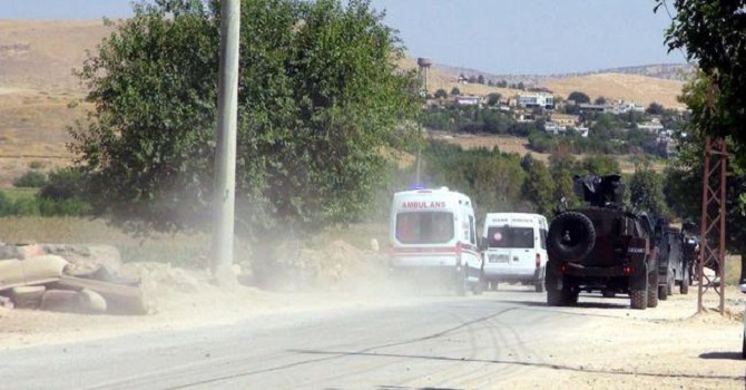 Askeri aracın geçişi sırasında patlama: 2 şehit
