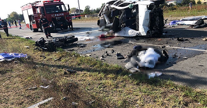 Katliam gibi kaza! 7 kişi olay yerinde hayatını kaybetti