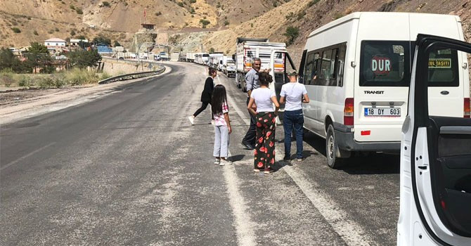 Yeniköprü'de araç kuyruğu