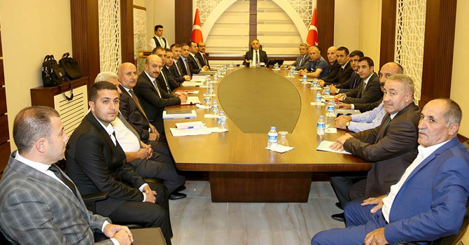 Hakkari’de ‘sınır kapıları’ konulu toplantı