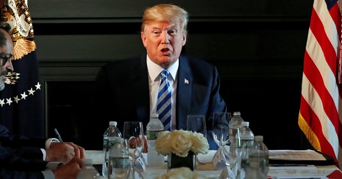 Trump'tan Çin'e gümrük tehdidi