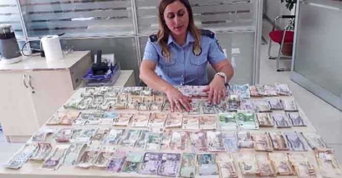 Döviz bürosu gibi dilenci: Üzerinden 15 farklı birimde para çıktı