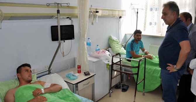 Vali Toprak, yaralı asker ve işçileri ziyaret etti