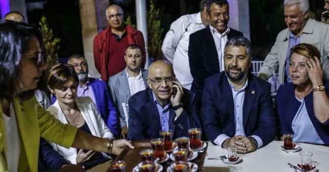 CHP'li Enis Berberoğlu, Yargıtay kararı sonrası tahliye edildi