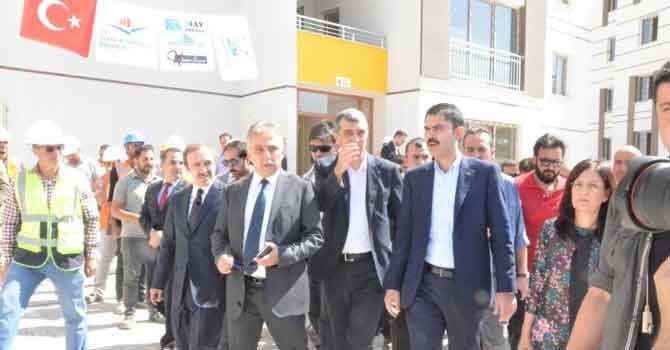 Bakan Kurum Yüksekova’da incelemelerde bulundu