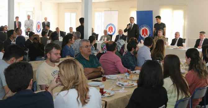 Vali Toprak akademisyenlerle bir araya geldi