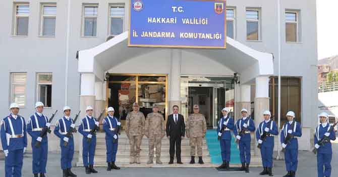 Vali Toprak'tan İl Jandarma Komutanına ziyaret