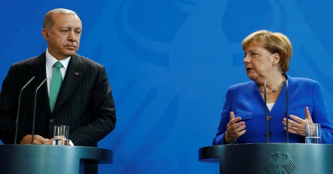 Merkel'den basın özgürlüğü ve hukuk eleştirisi