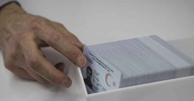 Bankalarda eski kimlikle işlem yapılamayacak