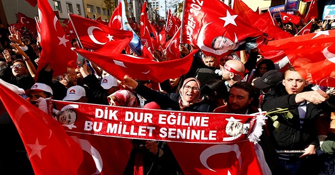 Alman polisinden Kürtçe ve Türkçe mesaj: İtişmeyin