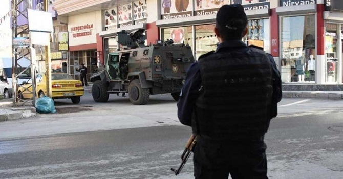 Diyarbakır merkezli 8 ilde eş zamanlı operasyon: 90 gözaltı