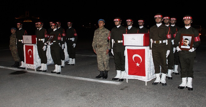 Hakkari’de şehitler için tören düzenlendi